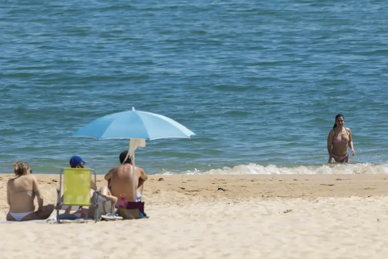 Páscoa chega com sol e calor acima da média: “é de ir para a praia”